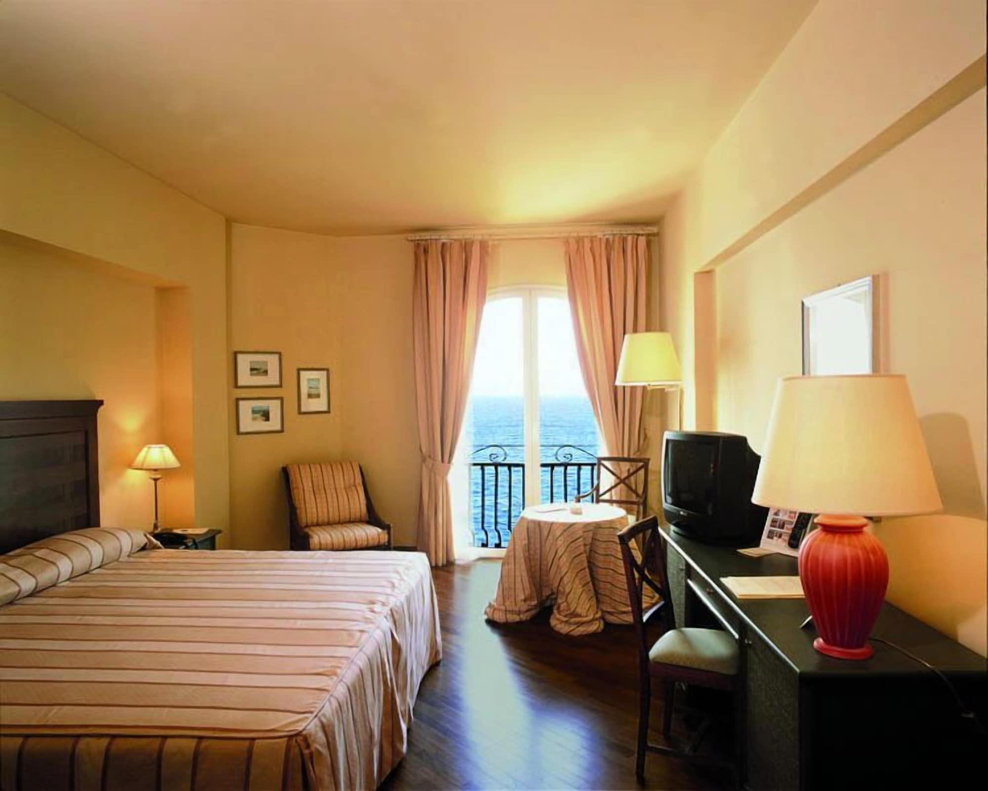 Grand Hotel Baia Verde Cannizzaro Екстер'єр фото